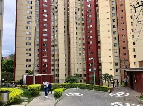 Zona Rosa De Medellin, Ubicacion Central Cerca De Centros Comerciales Y Tranvia Del Metro