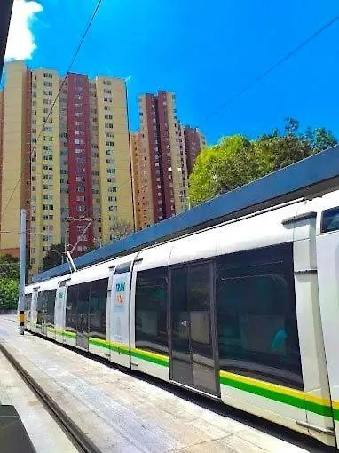 Zona Rosa De Medellin, Ubicacion Central Cerca De Centros Comerciales Y Tranvia Del Metro